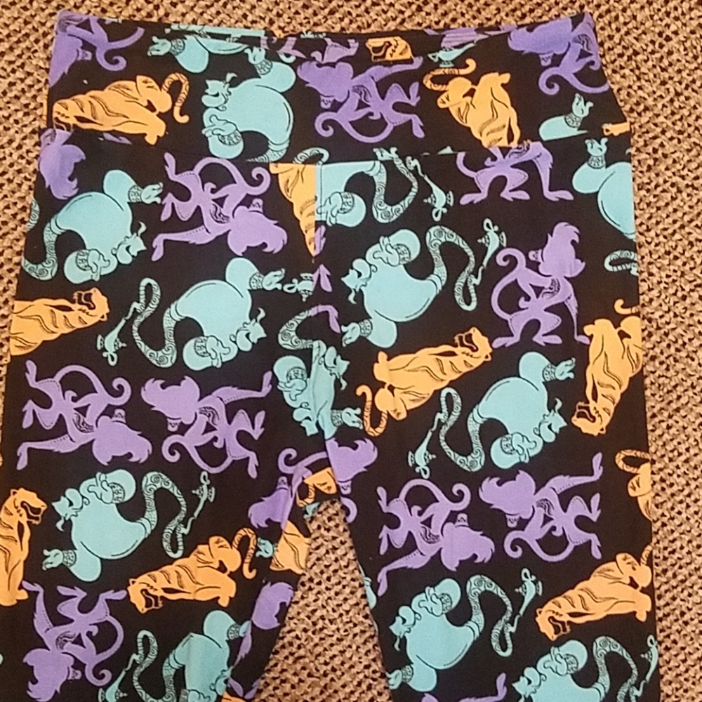 Lularoe ALADDIN leggings in OS (fits size 2-10)